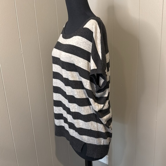 Vince Women’s Medium Stripe Sleeveless Tunic Cashmere Sweater Black Gray - Picture 3 of 7